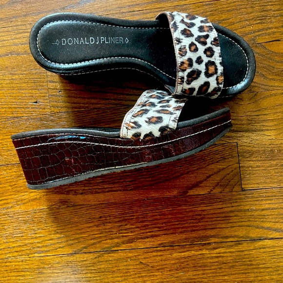 Animal print slides by Donald J Pliner - Picture 5 of 6